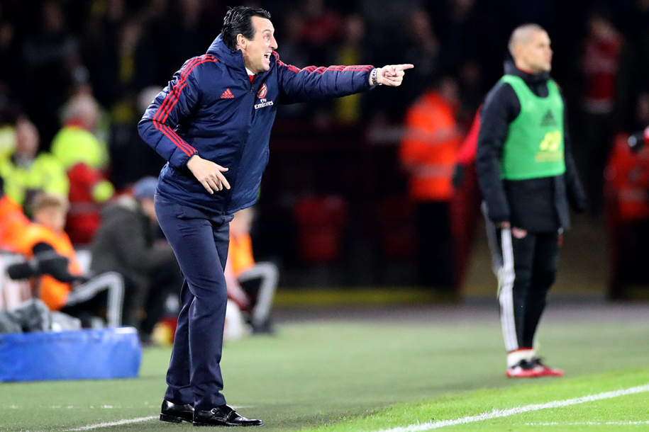 Sếp Arsenal được yêu cầu hành động ngay lập tức với Emery
