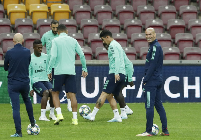 Zidane sẽ cùng Real Madrid thoát hiểm ở Cúp C1 như mùa 2002/03?