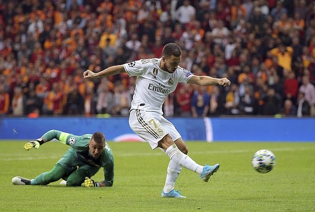Eden Hazard bỏ lỡ cơ hội khó tin không kém gì Lukaku