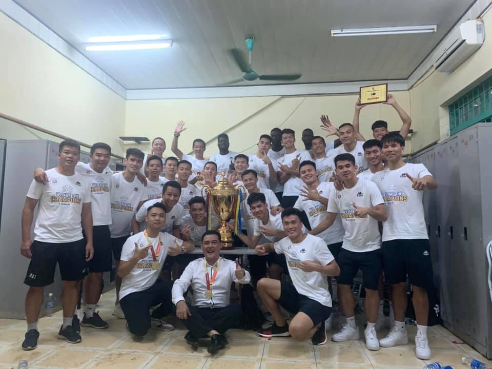 Hà Nội FC dính sự cố hy hữu trong ngày nhận cúp vô địch V.League 2019