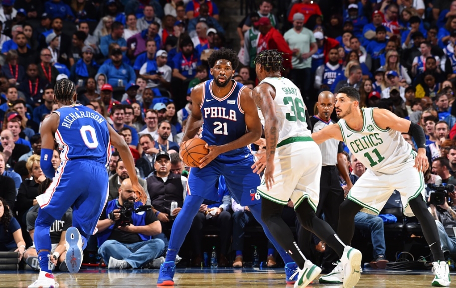 Philadelphia 76ers thắng thuyết phục Boston Celtics trong ngày ra quân