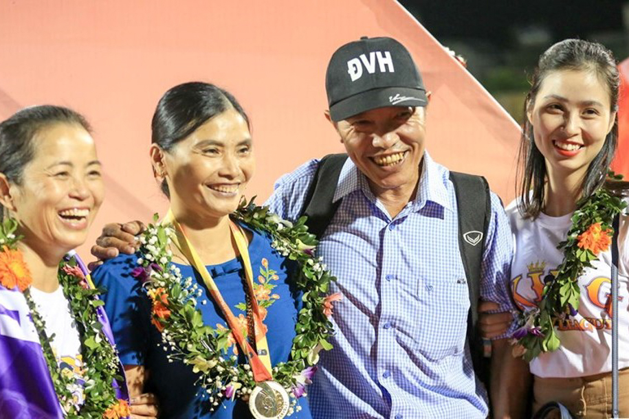 Văn Hậu vẫn nhận huy chương vô địch V-League 2019 dù đang thi đấu ở Hà Lan