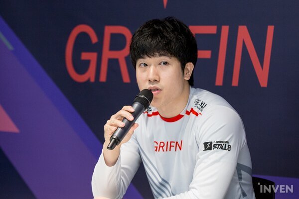 IG vượt qua Griffin, Sword nhận bão chỉ trích