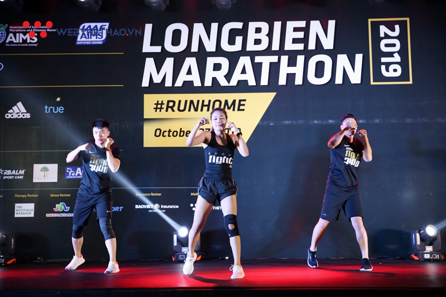 Longbien Marathon 2019 khai cuộc sôi động trong sáng thu Hà Nội Longbien Marathon 2019 khai cuộc sôi động trong sáng thu Hà Nội