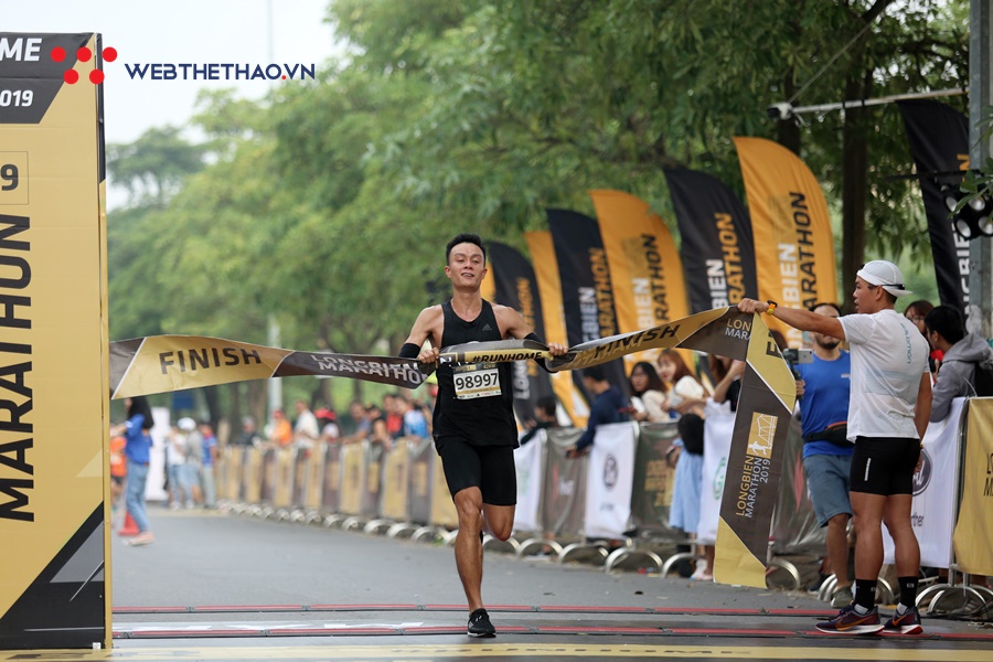 VĐV “chuẩn Boston Marathon vượt qua tuyển thủ SEA Games để vô địch Longbien Marathon 2019