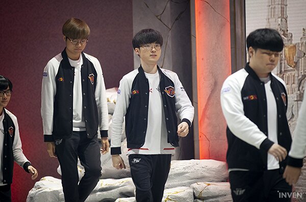 Kết quả CKTG 2019 27/10: SKT, G2 hiên ngang đi tiếp