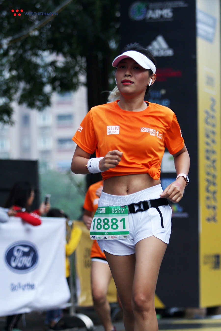 Những người “gọi nắng về đốt cháy” đường đua Longbien Marathon 2019 Những người “gọi nắng về đốt cháy” đường đua Longbien Marathon 2019