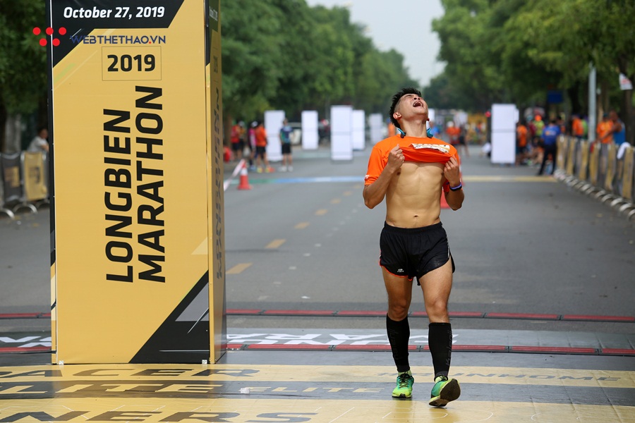 Những người “gọi nắng về đốt cháy” đường đua Longbien Marathon 2019 Những người “gọi nắng về đốt cháy” đường đua Longbien Marathon 2019
