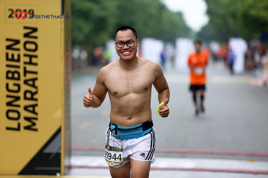 Những người “gọi nắng về đốt cháy” đường đua Longbien Marathon 2019 Những người “gọi nắng về đốt cháy” đường đua Longbien Marathon 2019