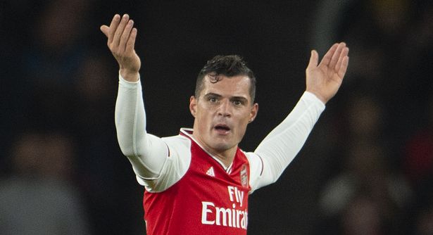 Đội trưởng Arsenal "bật lại" CĐV sau khi bị xúc phạm