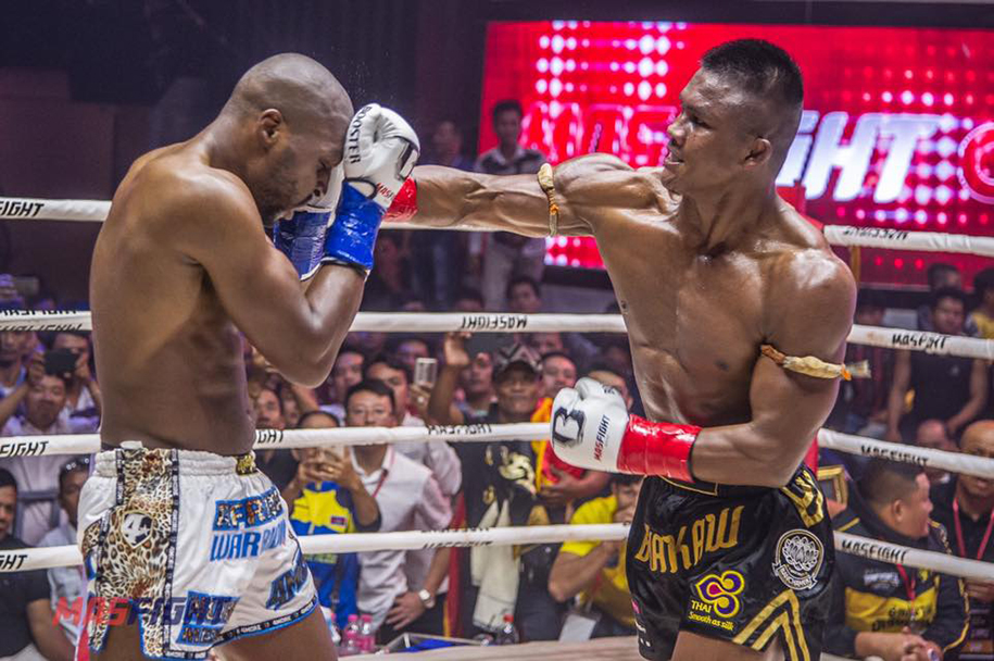 Yi Long bỏ đấu, Buakaw vẫn thắng lớn đối thủ thay thế tại giải Muay MAS Fight