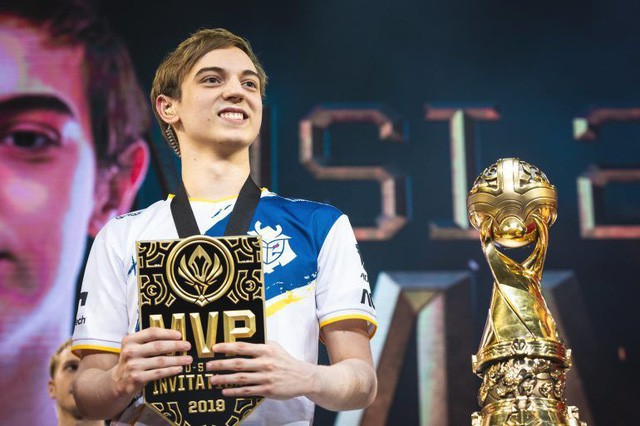 SKT Faker vs G2 Caps: Đại chiến đường giữa tại bán kết CKTG 2019