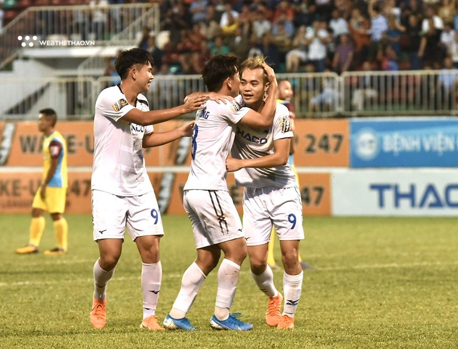 "Đám trẻ nhà bầu Đức" đã trưởng thành sau 5 năm chinh chiến tại V.League