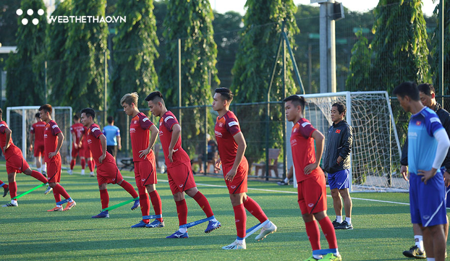 U22 Việt Nam gặp khó với điều kiện sân bãi