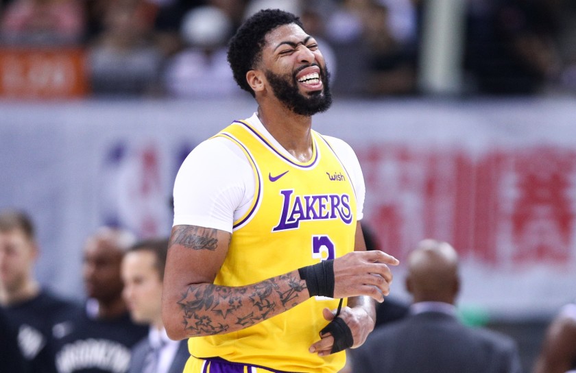 Bất chấp chấn thương Anthony Davis vẫn ra sân trận gặp Memphis Grizzlies