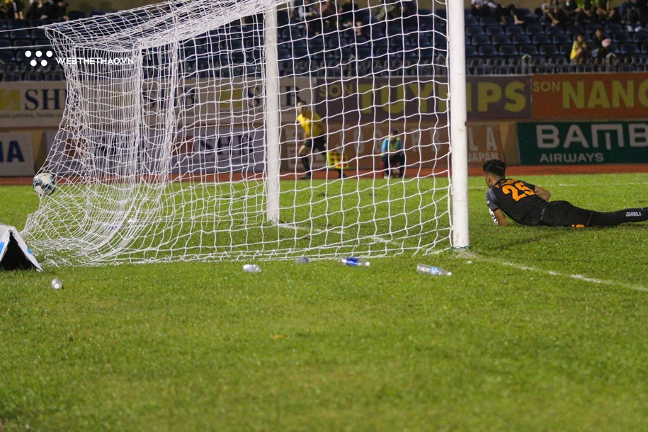 Hà Nội FC vô địch và nụ cười HLV Vũ Hồng Việt