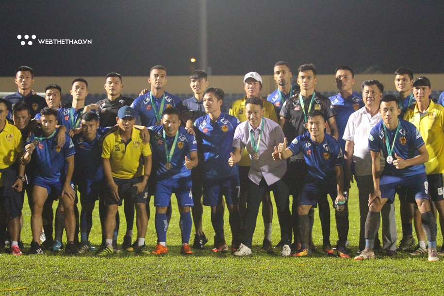 Hà Nội FC vô địch và nụ cười HLV Vũ Hồng Việt