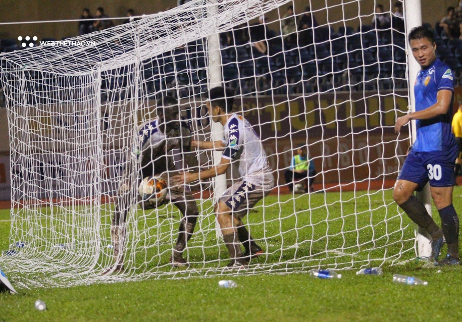Hà Nội FC vô địch và nụ cười HLV Vũ Hồng Việt