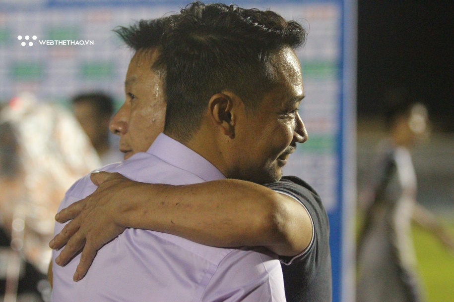 Hà Nội FC vô địch và nụ cười HLV Vũ Hồng Việt