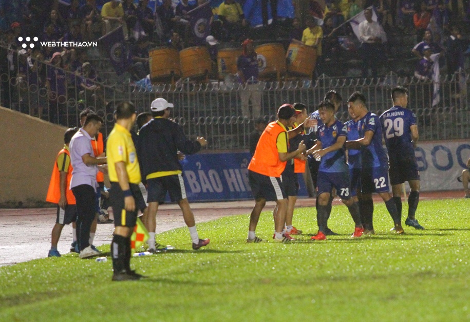 Hà Nội FC vô địch và nụ cười HLV Vũ Hồng Việt