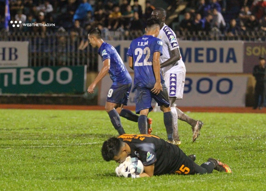 Hà Nội FC vô địch và nụ cười HLV Vũ Hồng Việt