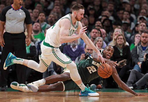 Gordon Hayward tìm lại chính mình giúp Boston Celtics ngược dòng thành công