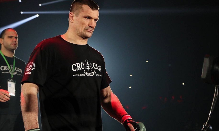 Mirko Cro Cop từng dùng AK47 "hù" người dẫn chương trình thót tim