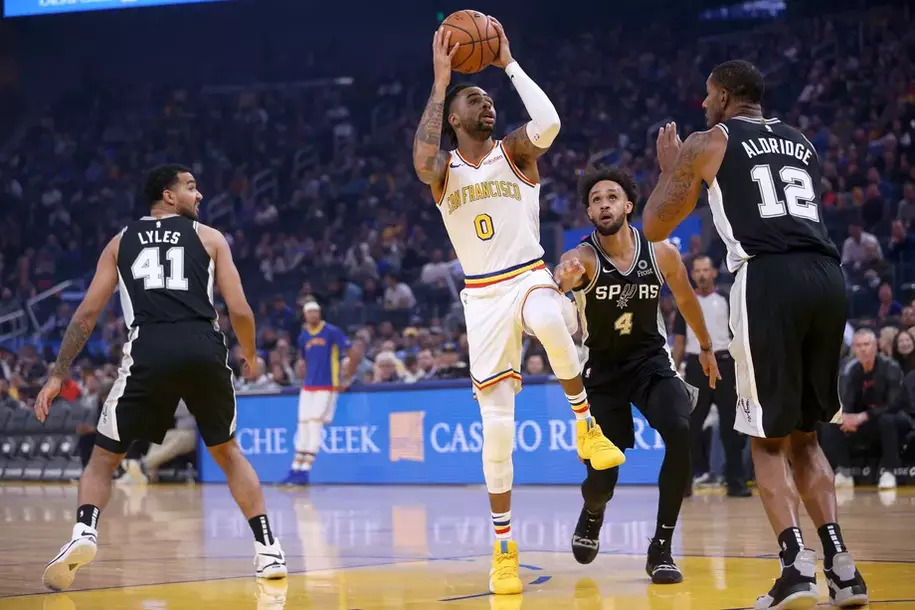 Golden State Warriors có khởi đầu tệ nhất trong 10 năm