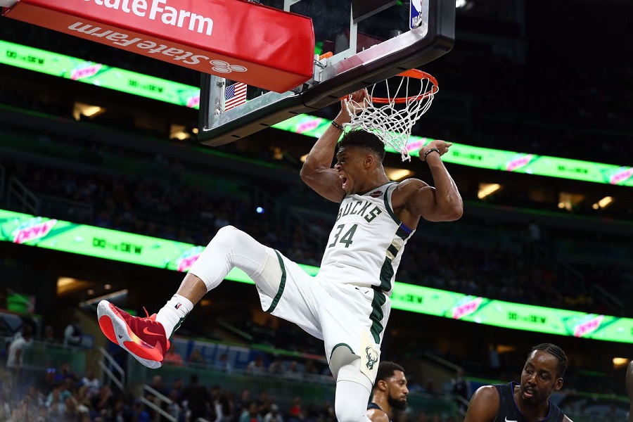 Phong độ bùng nổ, Giannis Antetokounmpo giúp Bucks phục hận Raptors