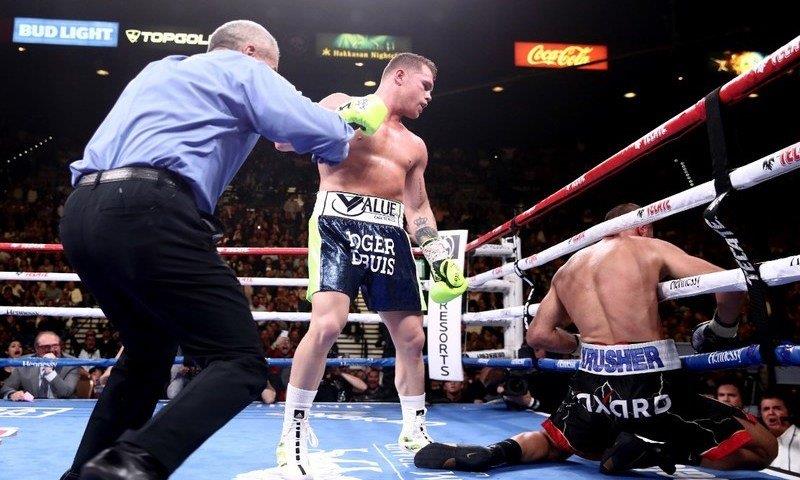 Saul “Canelo” Alvarez hạ gục Kovalev, trở thành nhà vô địch 4 hạng cân