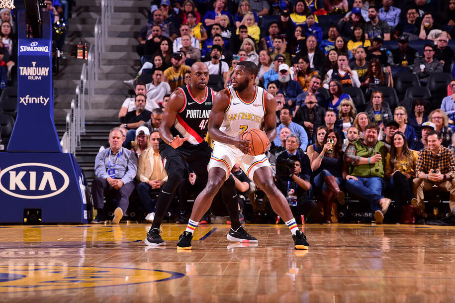 Tân binh Golden State Warriors mừng sinh nhật bằng chiến thắng đầu ở Chase Center