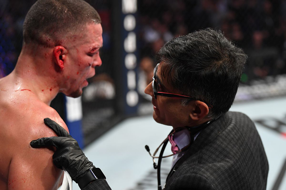 Bác sĩ tại UFC 244 nhận nhiều tin nhắn đe dọa vì dừng trận Diaz vs. Masvidal Bác sĩ tại UFC 244 nhận nhiều tin nhắn đe dọa vì dừng trận Diaz vs. Masvidal