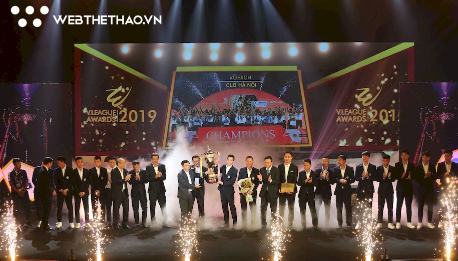 Hà Nội FC nhận mưa giải thưởng, nhiều sao vắng mặt ở gala tổng kết mùa giải