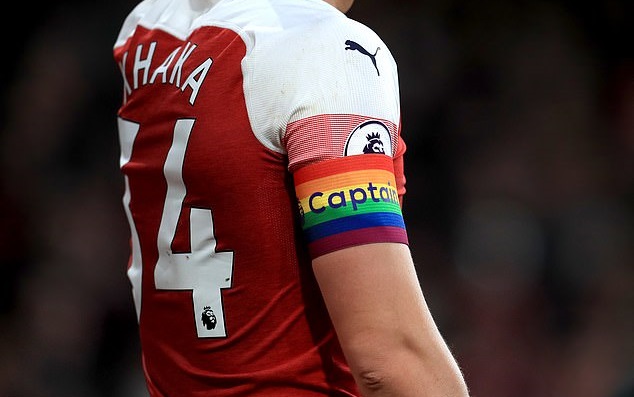 Arsenal tước băng đội trưởng của Xhaka và chỉ định người mới
