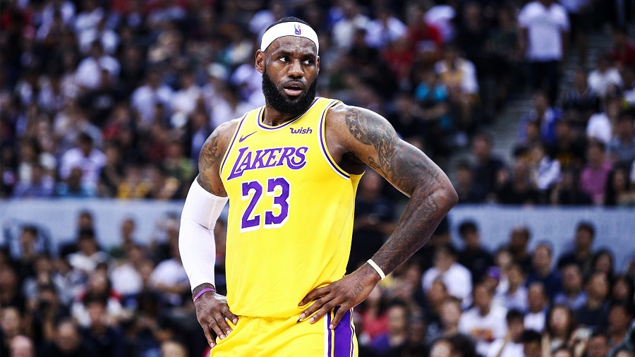 Chạm mốc lịch sử, LeBron James vẫn không quên nhắn nhủ tới "Haters"