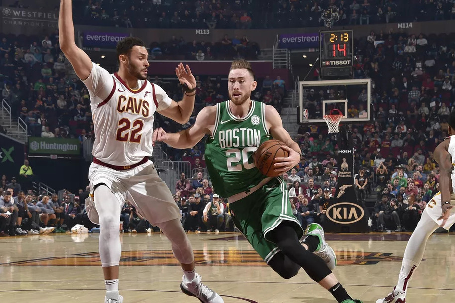 Gordon Hayward đạt cột mốc mới, Boston Celtics tiếp tục thắng sát nút