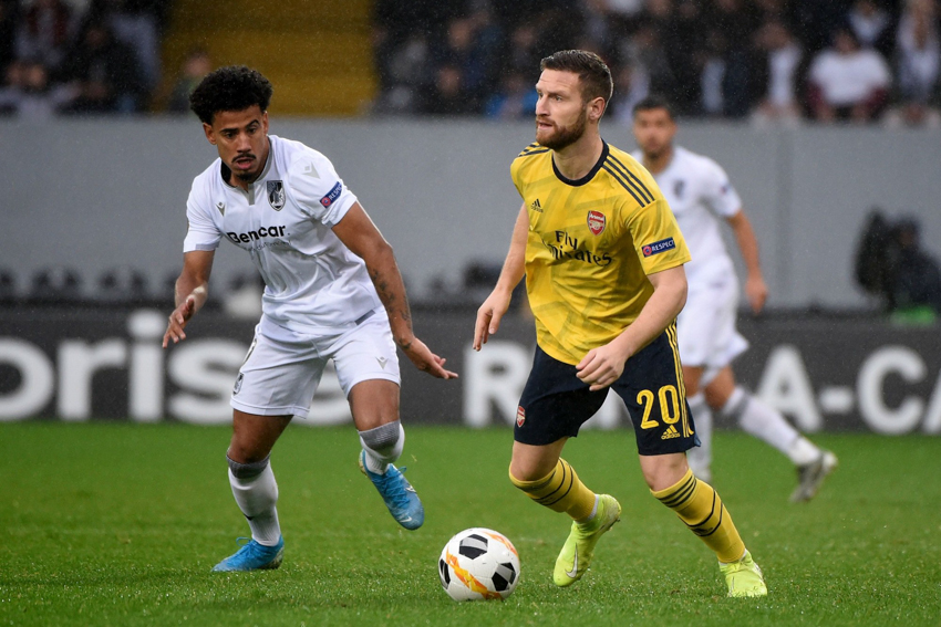 Thủng lưới phút bù giờ, Arsenal đánh rơi chiến thắng trước Vitoria Guimaraes