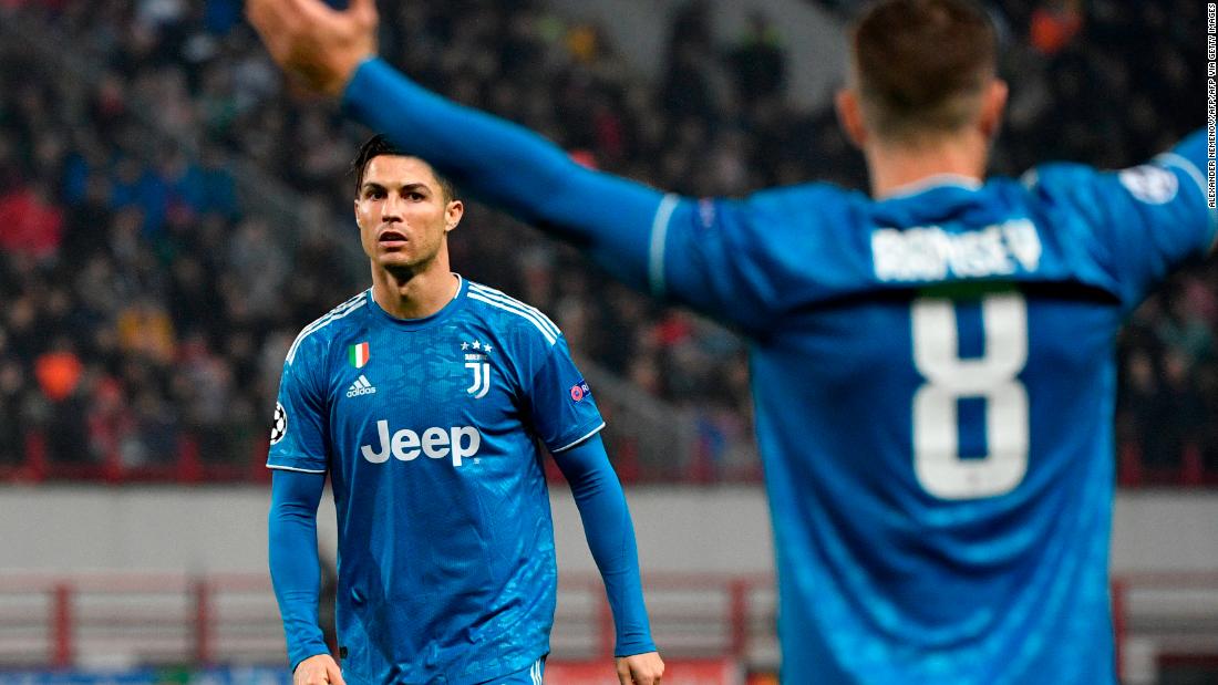 Ronaldo bị Ramsey "đánh cắp" bàn thắng cho Juventus ở Cúp C1?