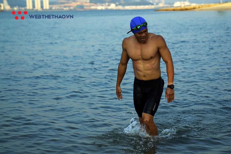 Choáng ngợp với vẻ đẹp đường bơi hoàng hôn của Sunset Bay Triathlon 2019