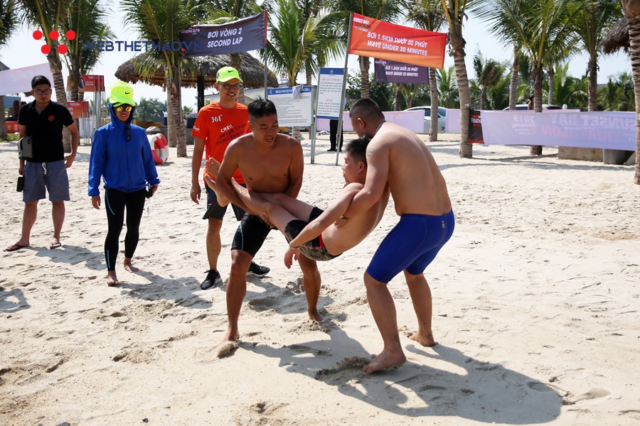 Nếu gặp sự cố trên đường bơi Sunset Bay Triathlon 2019, VĐV sẽ được cứu hộ như thế nào?