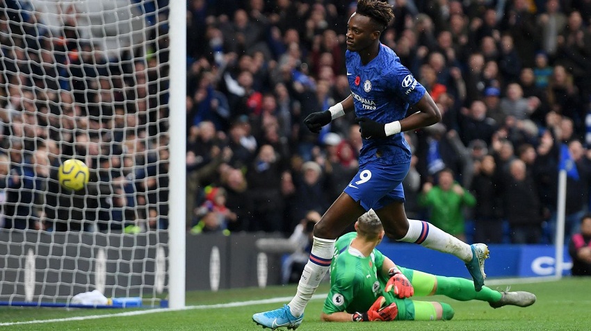Tammy Abraham cán hàng loạt cột mốc với bàn thắng cho Chelsea