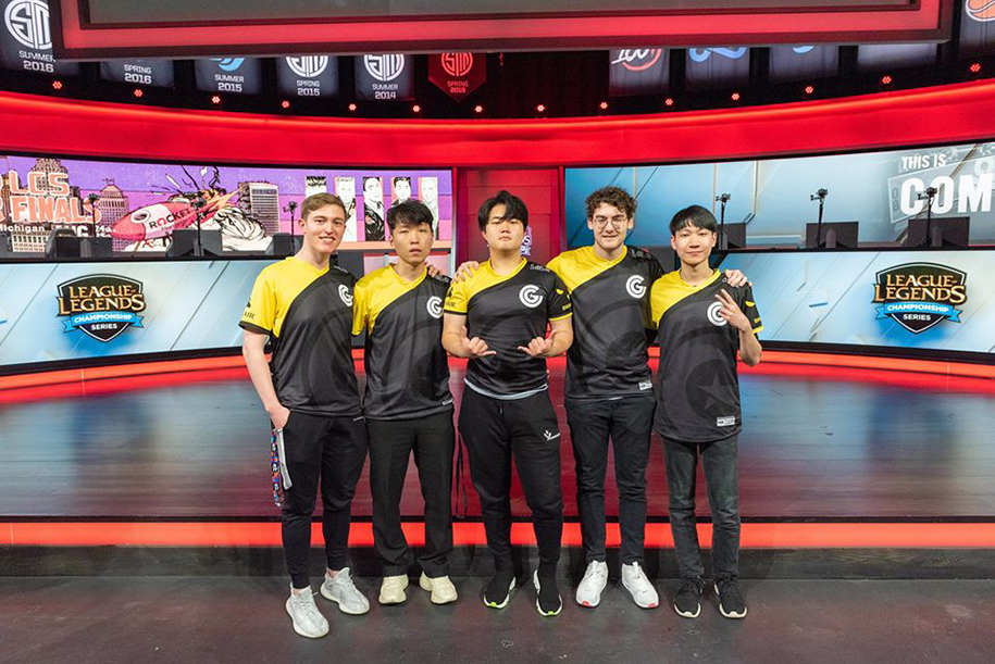 Team Dignitas giữ chân thành công Huni