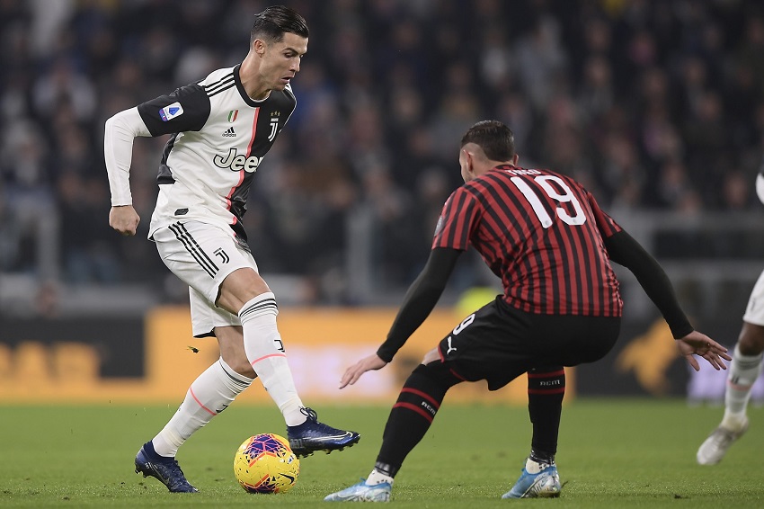 Ronaldo lại “gây bão” sau khi được thay ra trong trận Juventus vs Milan Ronaldo lại “gây bão” sau khi được thay ra trong trận Juventus vs Milan
