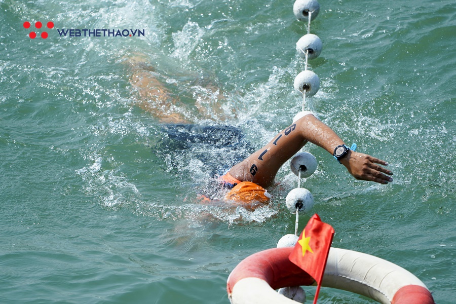 Cận cảnh đường bơi ngoạn mục của Sunset Bay Triathlon 2019
