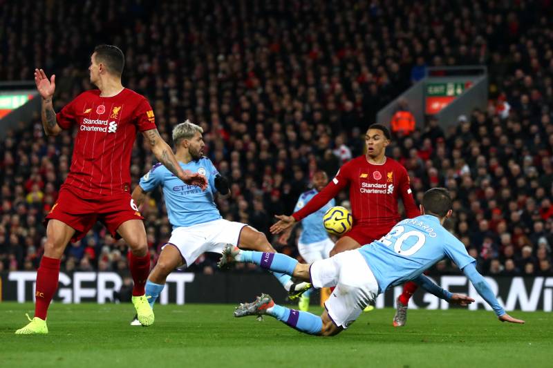 Cựu trọng tài tuyên bố giải thích về bóng chạm tay Liverpool là sai
