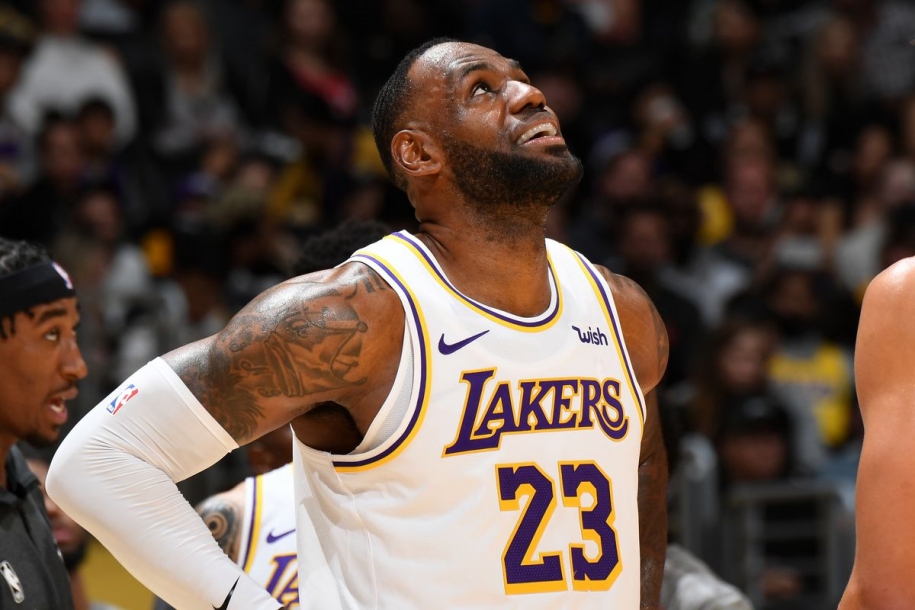 LeBron James có triple-double thứ tư, LA Lakers vẫn gục ngã