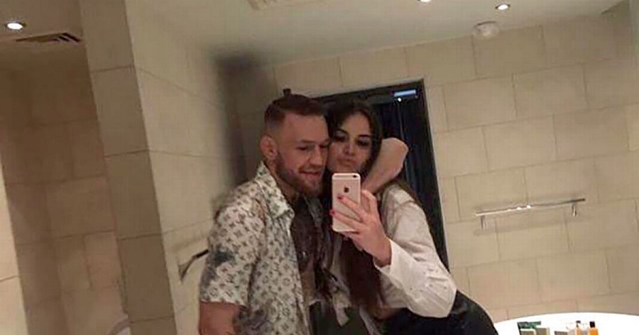 Vụ việc con rơi của Conor McGregor - Suýt nữa thì đổ vỏ Vụ việc con rơi của Conor McGregor - Suýt nữa thì đổ vỏ