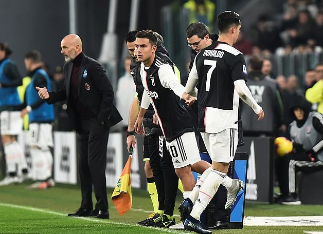 Ronaldo chửi thề HLV Sarri khi bị thay ra sân ở trận Juventus vs Milan Ronaldo chửi thề HLV Sarri khi bị thay ra sân ở trận Juventus vs Milan