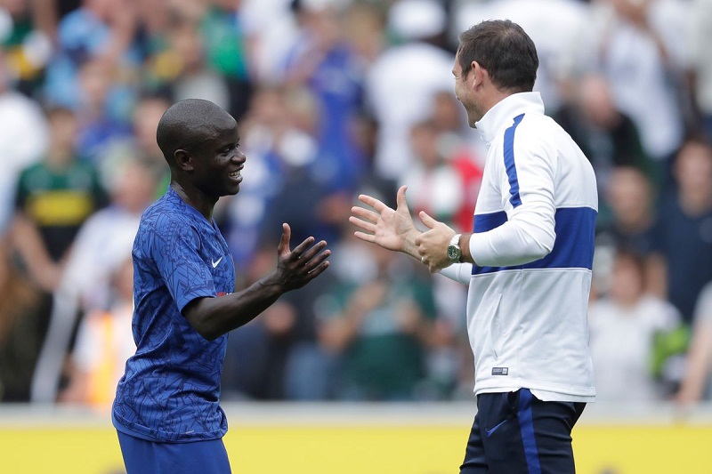 HLV Lampard khó xử với hàng tiền vệ Chelsea khi Kante trở lại
