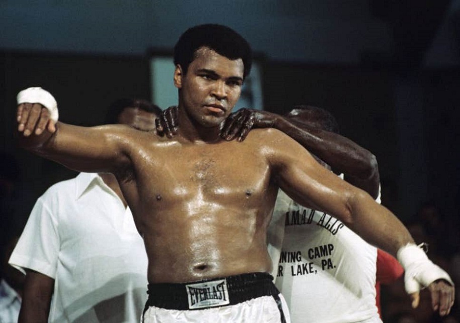 Muhammad Ali không thể rời xa võ đài vì nhớ khán giả